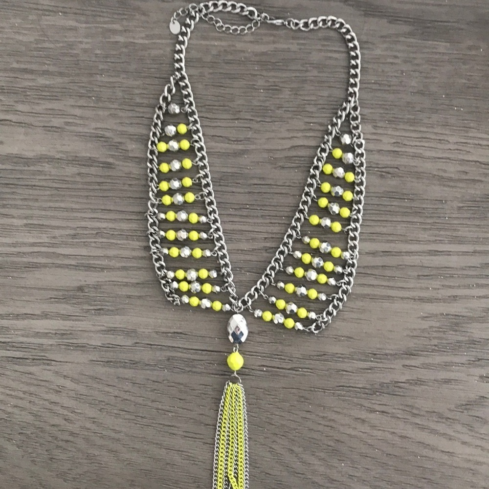 Collared chain yellow necklace
